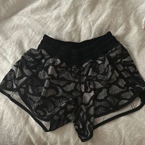 Lululemon short (size 4)